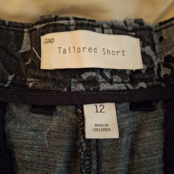 GAP Women's Navy And Light Blue Floral Tailored Shorts - Picture 3 of 7